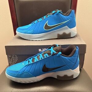 New Nike Men's LeBron Witness IX Blue and Black Sneakers Size 9.5